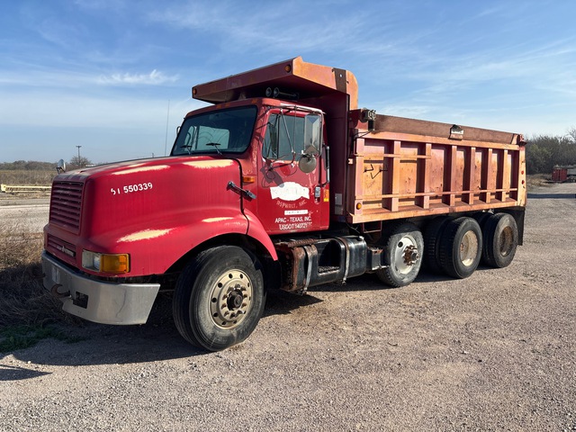 2002 International 7600 8x4 Tri/A Dump Truck