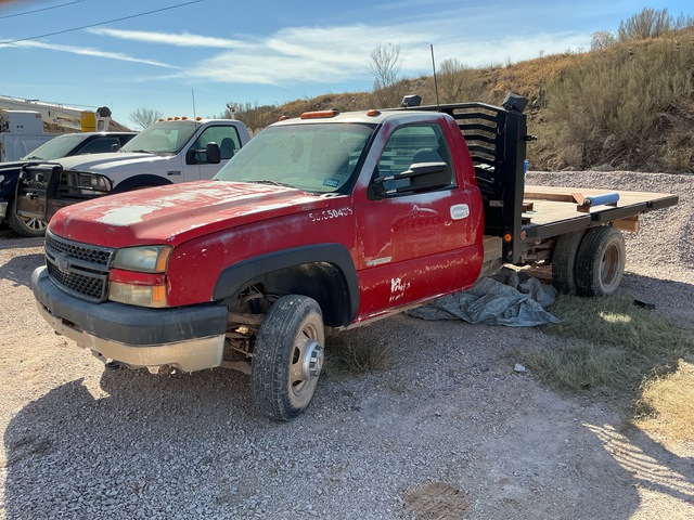 2005 Chevrolet 3500 4x2 Flatbed Truck (Inoperable)