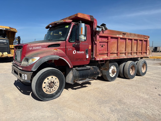 2005 International 7600 8x4 Tri/A Dump Truck