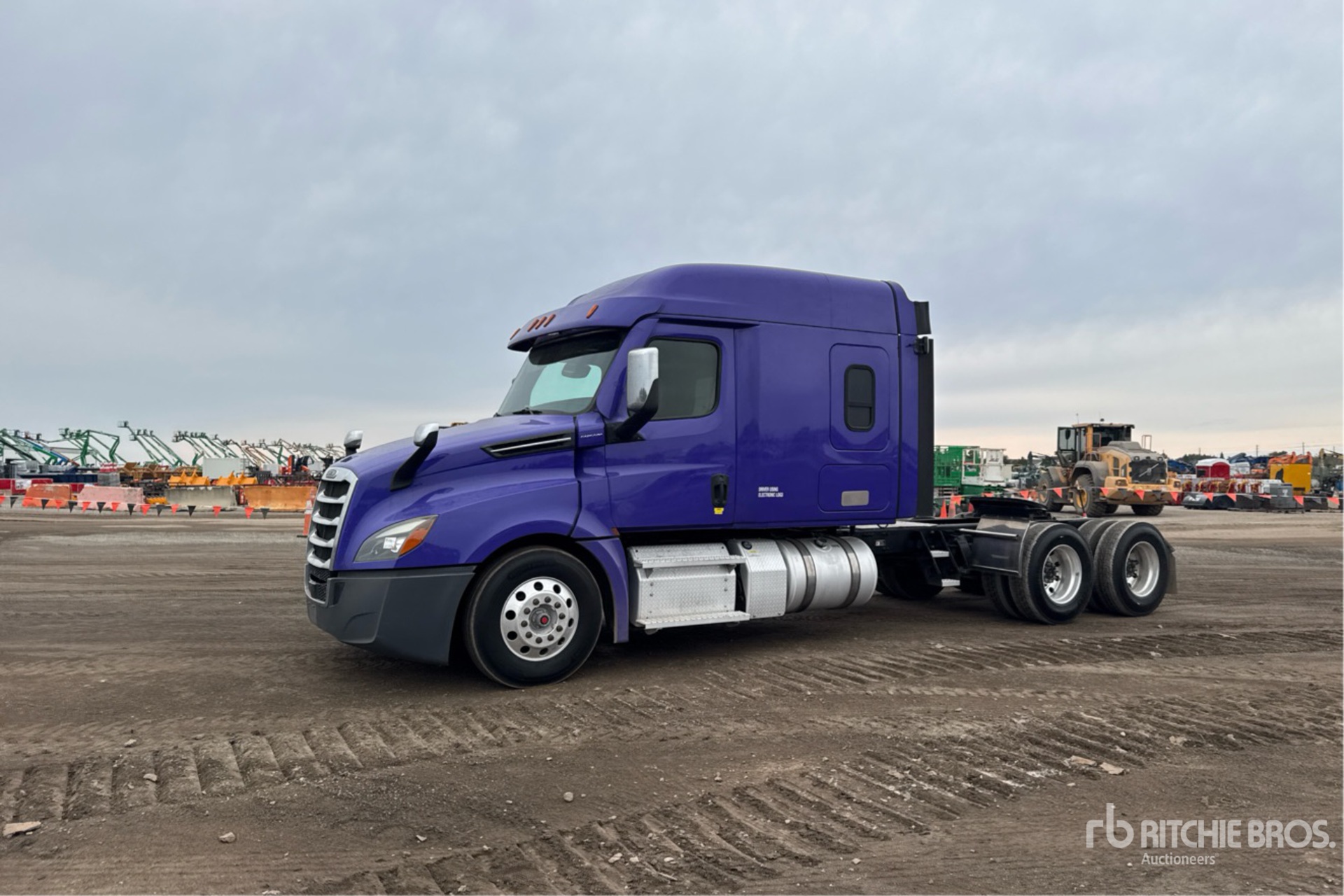 General Appearance with Foto, angolo anteriore sinistro