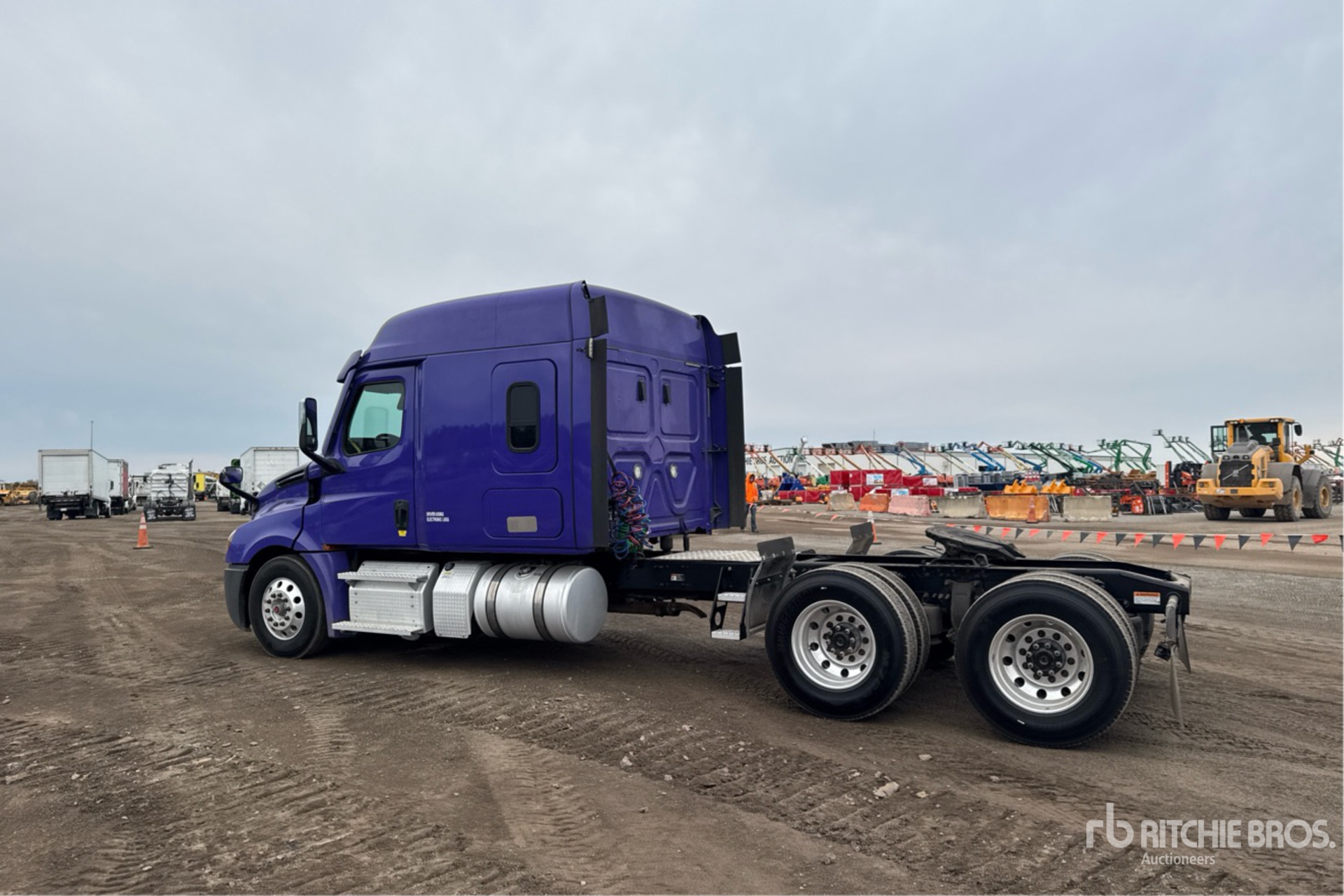 General Appearance with Foto, angolo posteriore sinistro