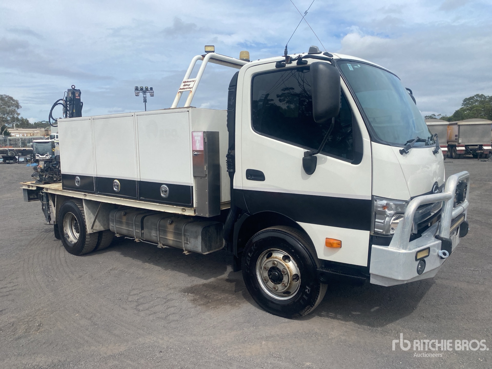 General Appearance with Picture, Left Front Corner