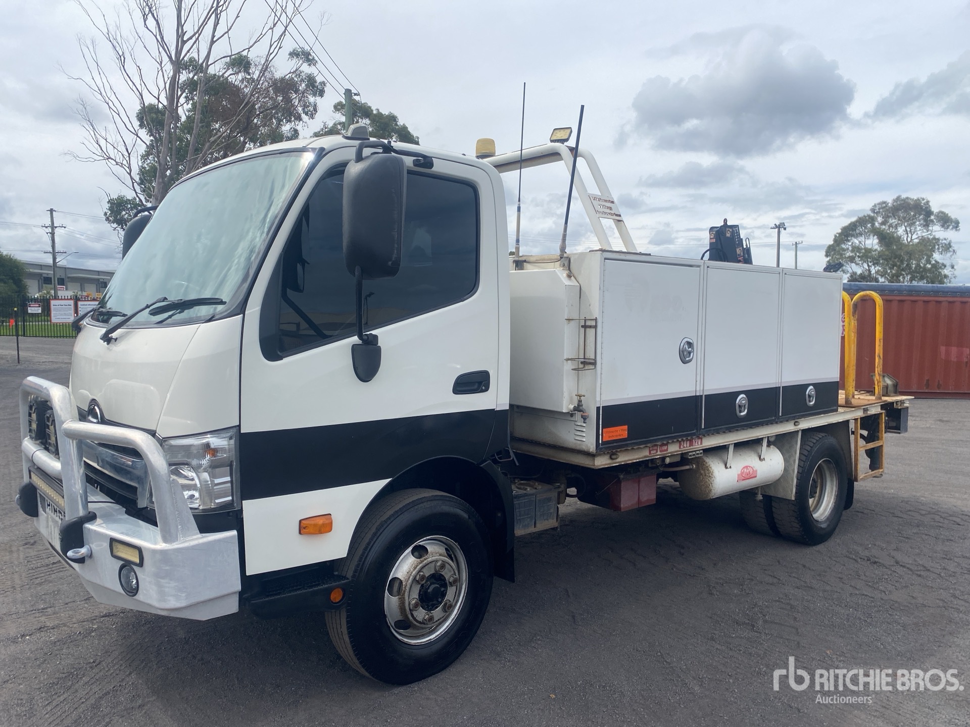 General Appearance with Picture, Right Front Corner