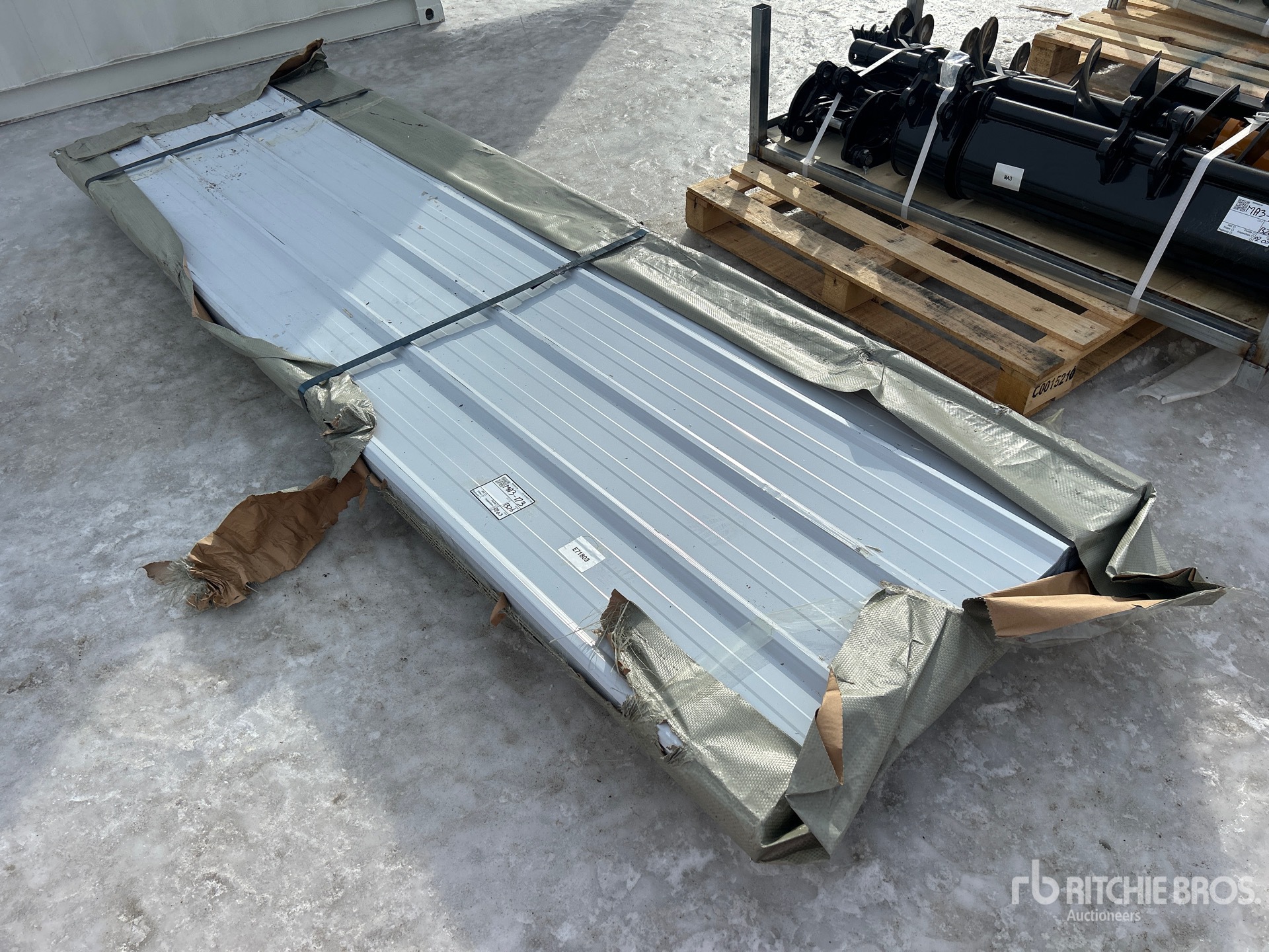 General Appearance with Foto, angolo anteriore sinistro