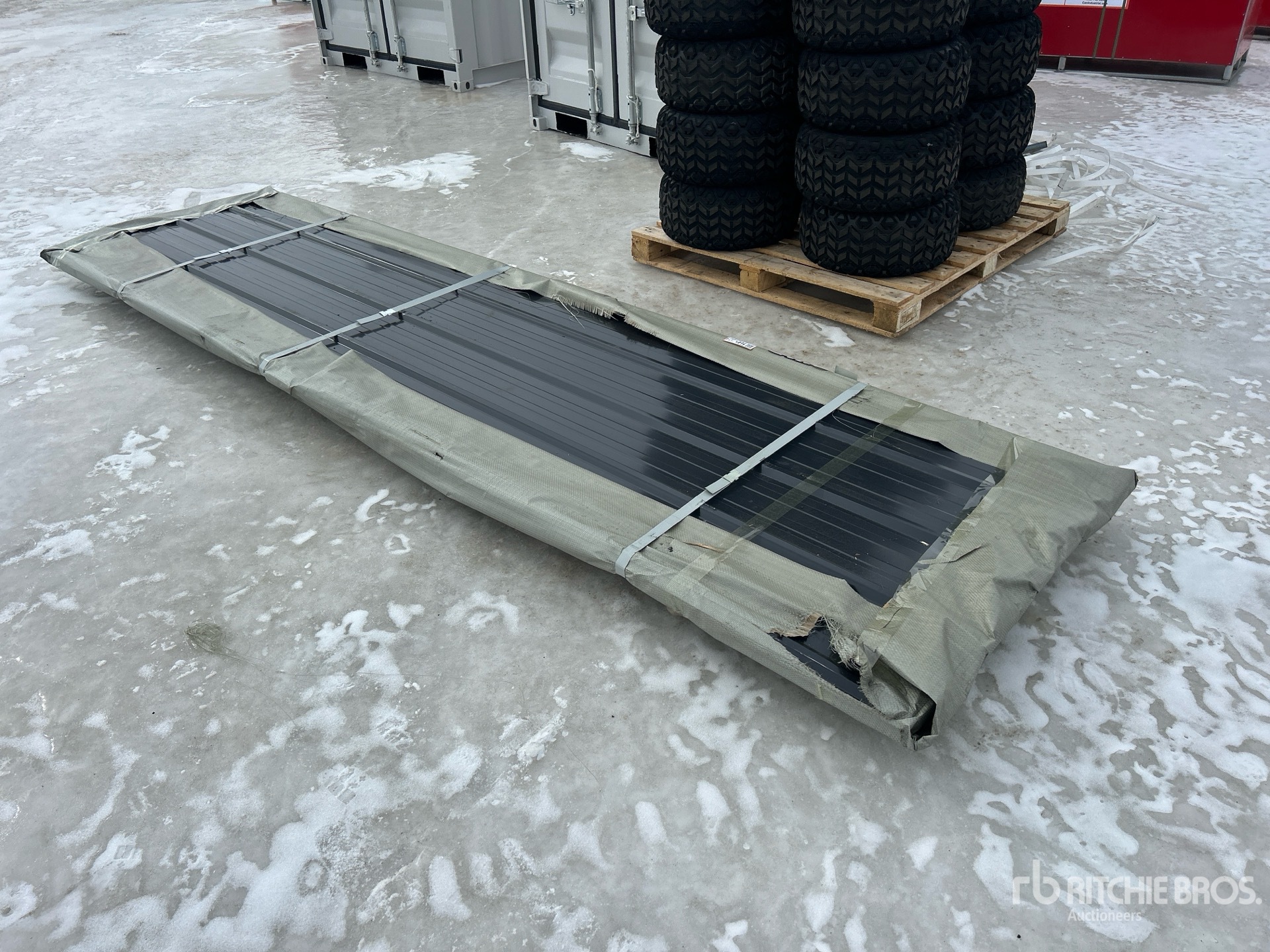 General Appearance with Foto, angolo anteriore sinistro