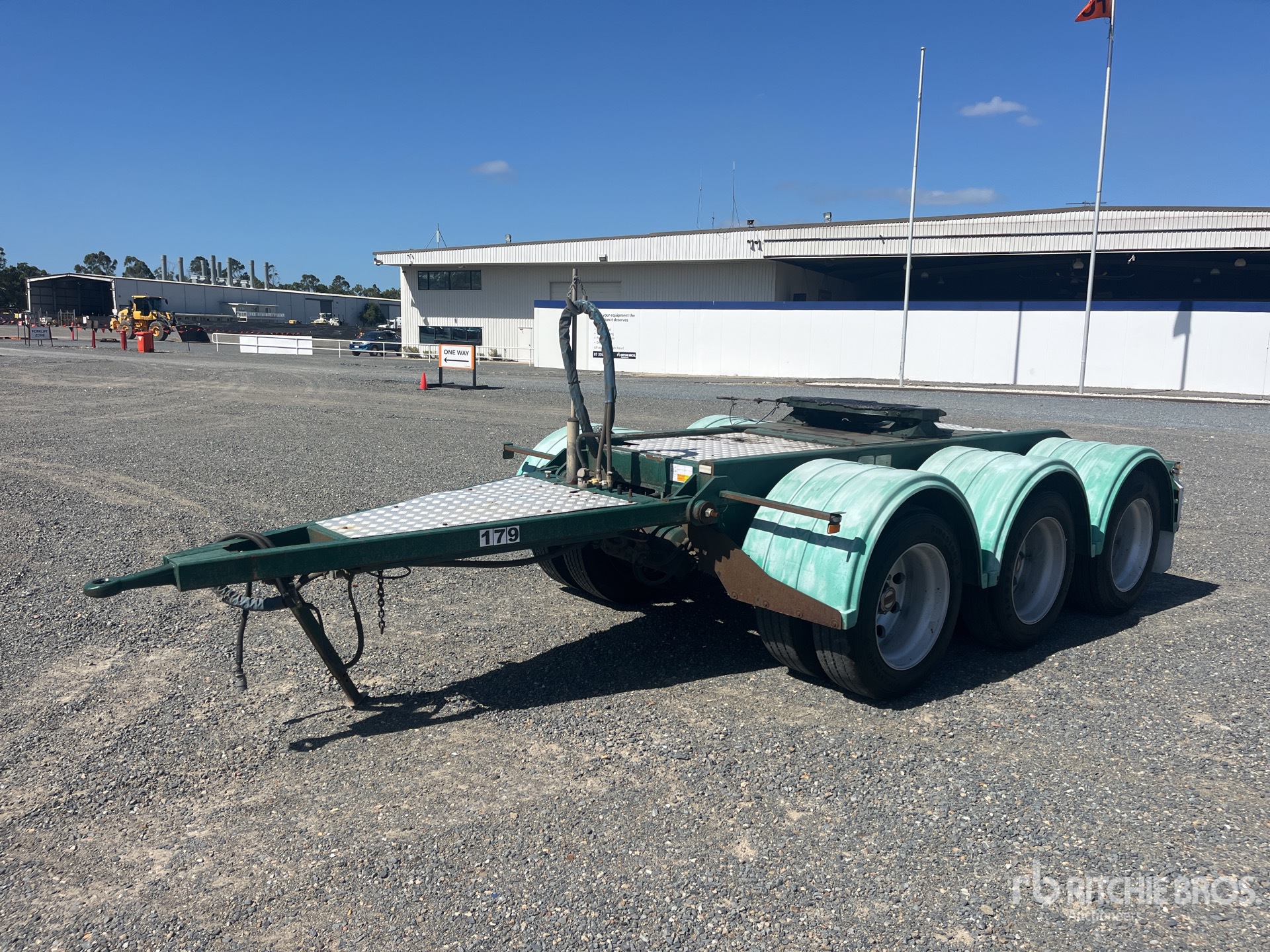 Aspect général with Image, coin avant droit