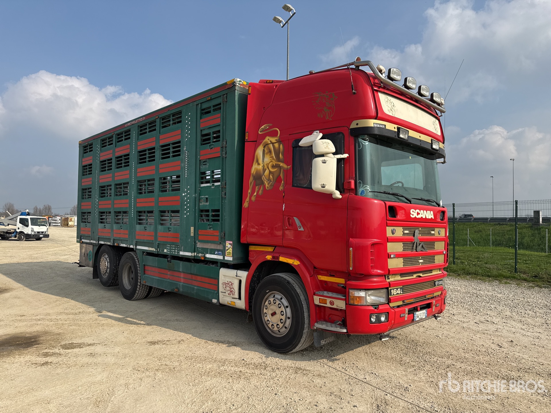 General Appearance with Picture, Right Front Corner