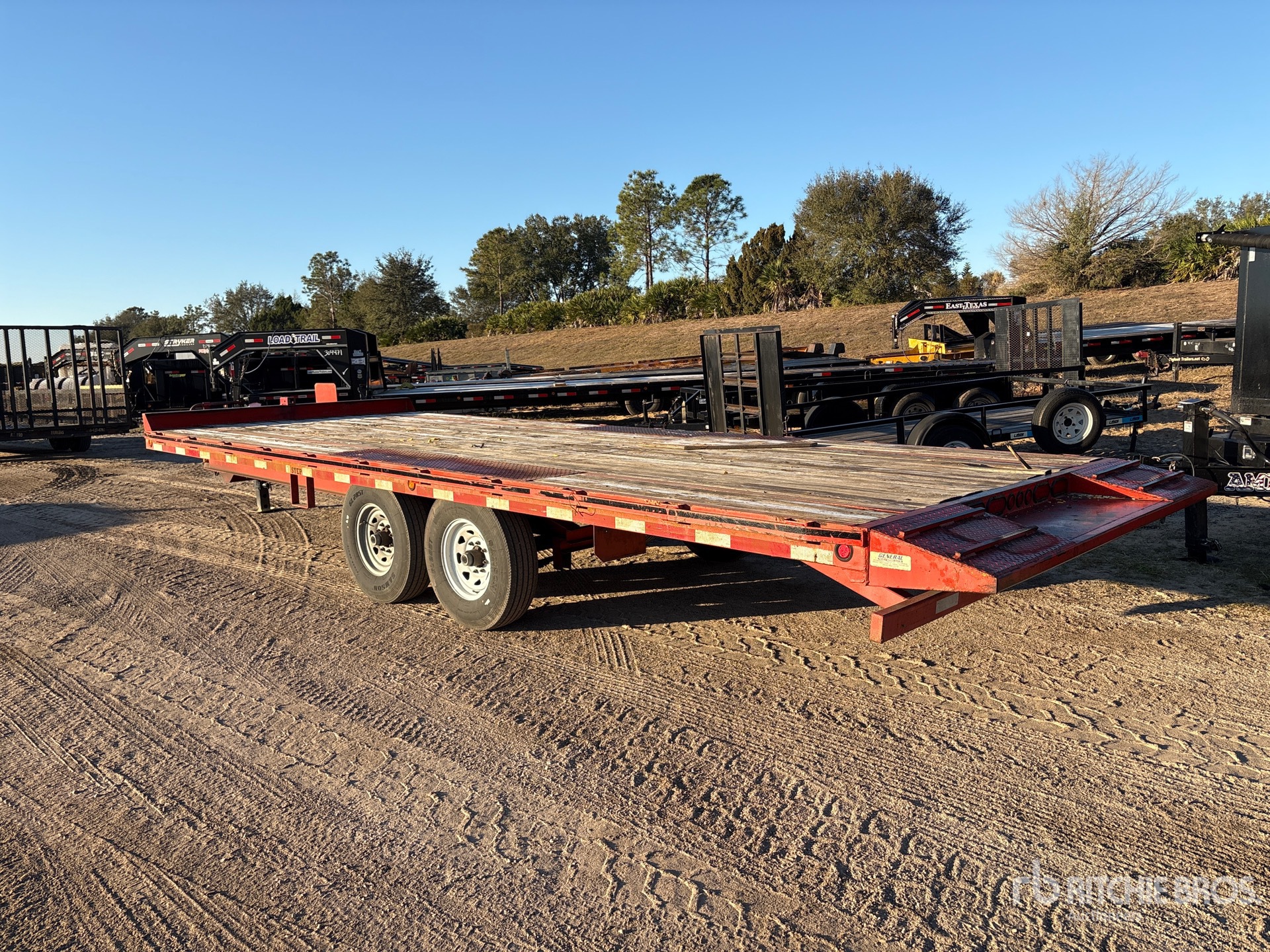 General Appearance with Foto, angolo posteriore sinistro