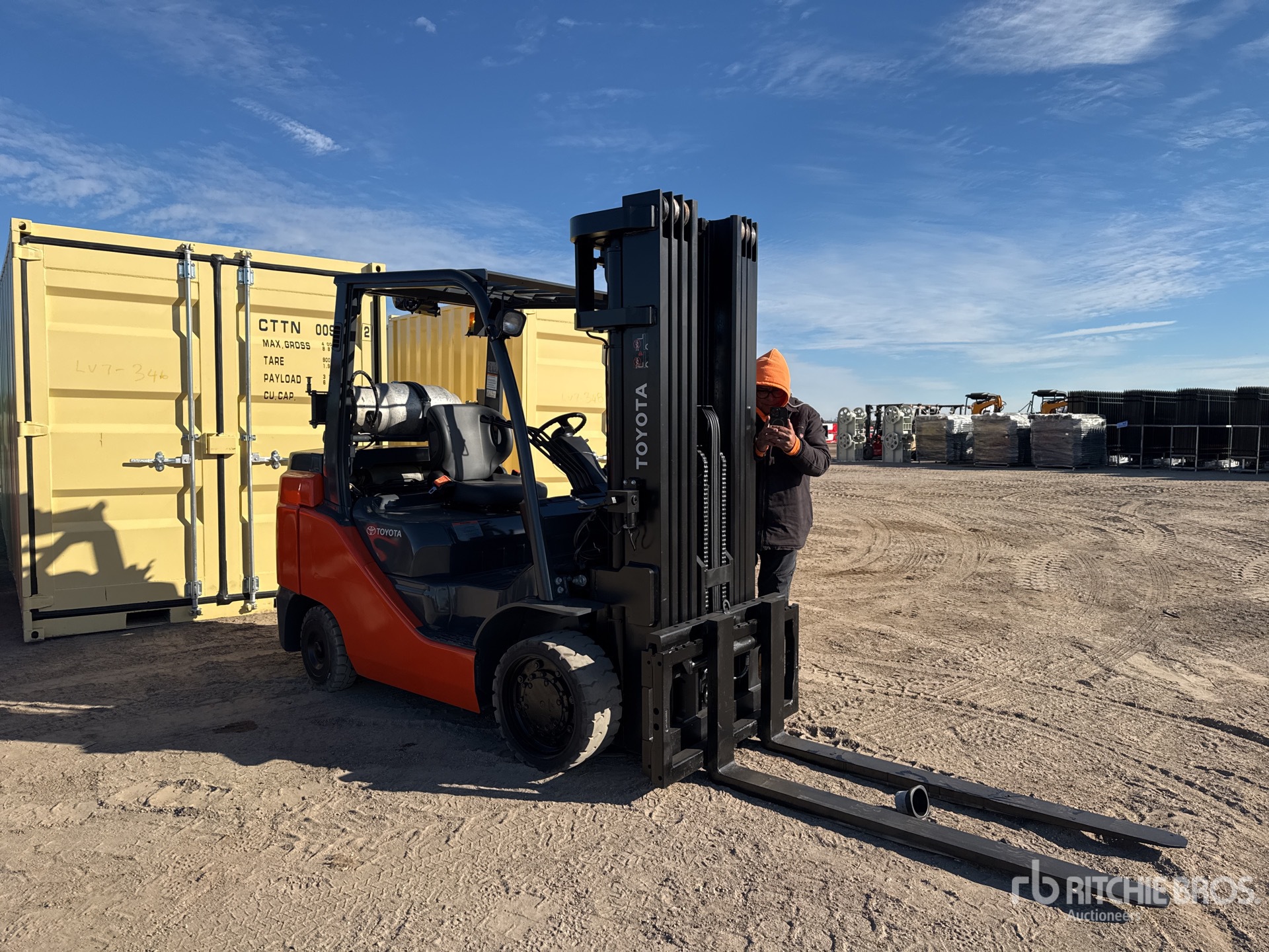 General Appearance with Picture, Right Front Corner