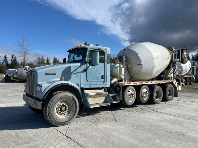 2003 Kenworth W900 12x4 Mixer Truck