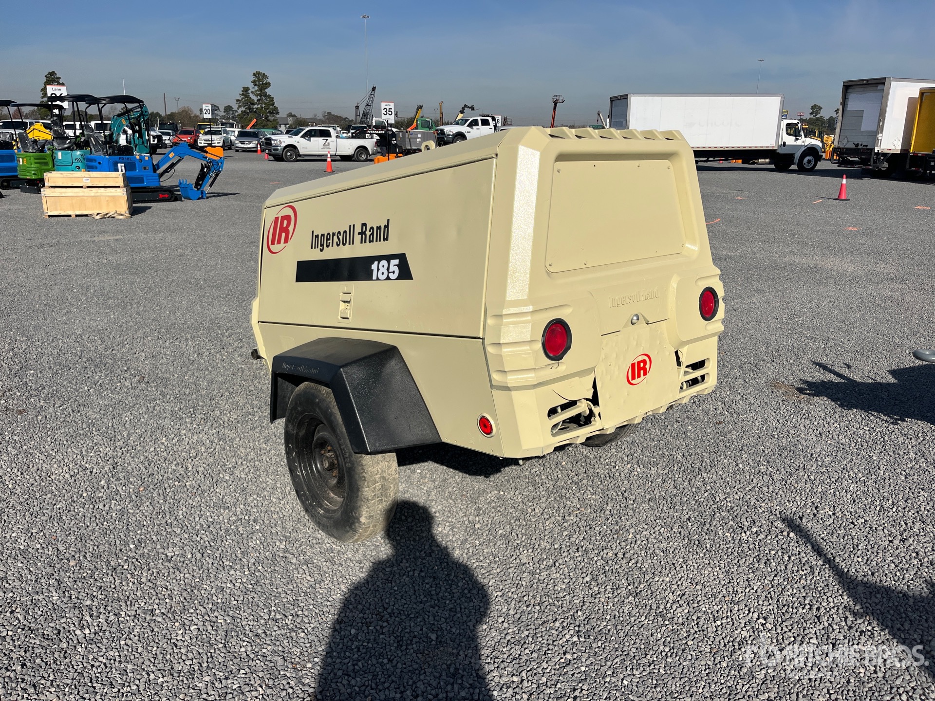 General Appearance with Foto, angolo posteriore sinistro