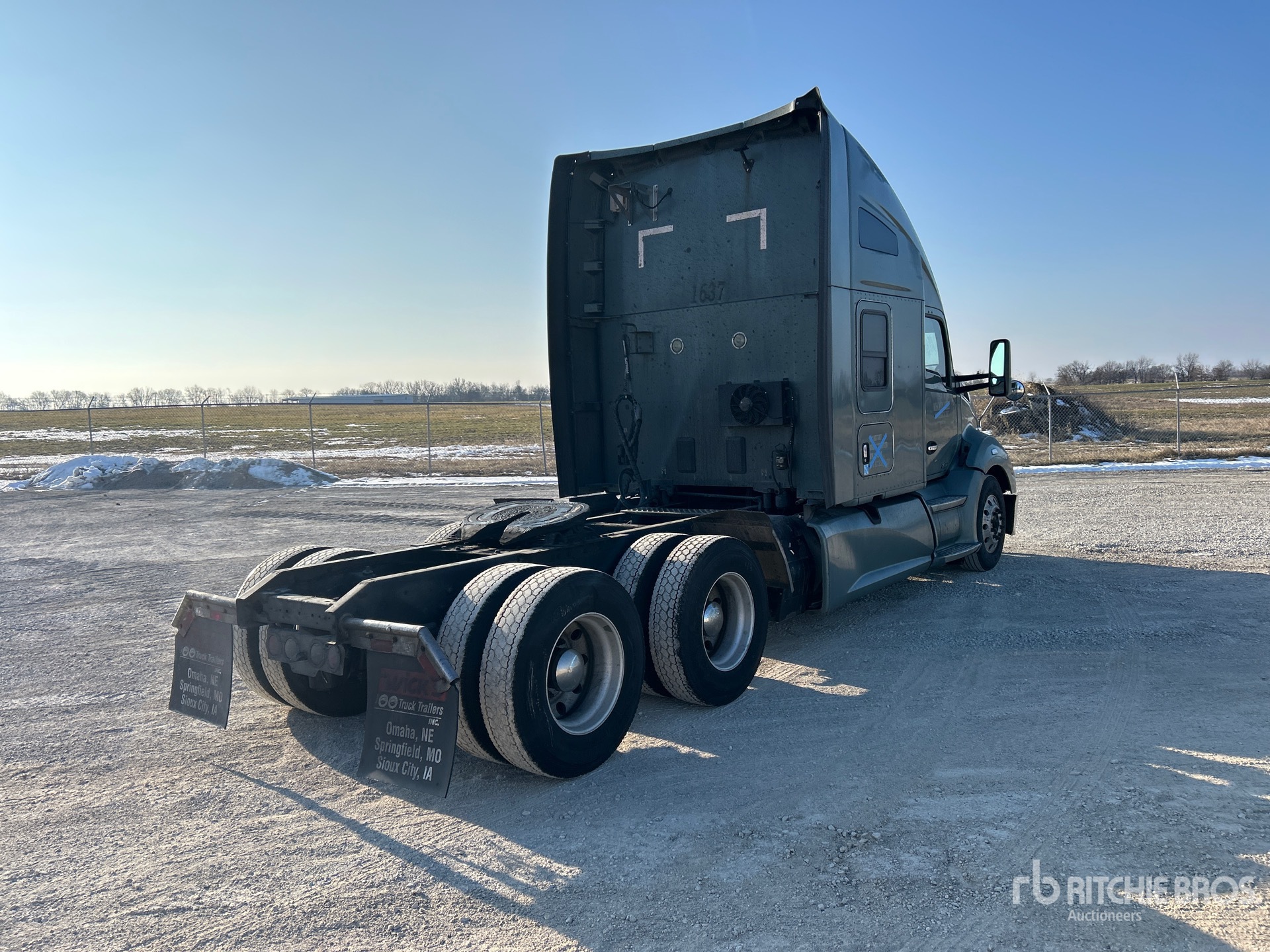 Aspect général with Image, coin arrière droit