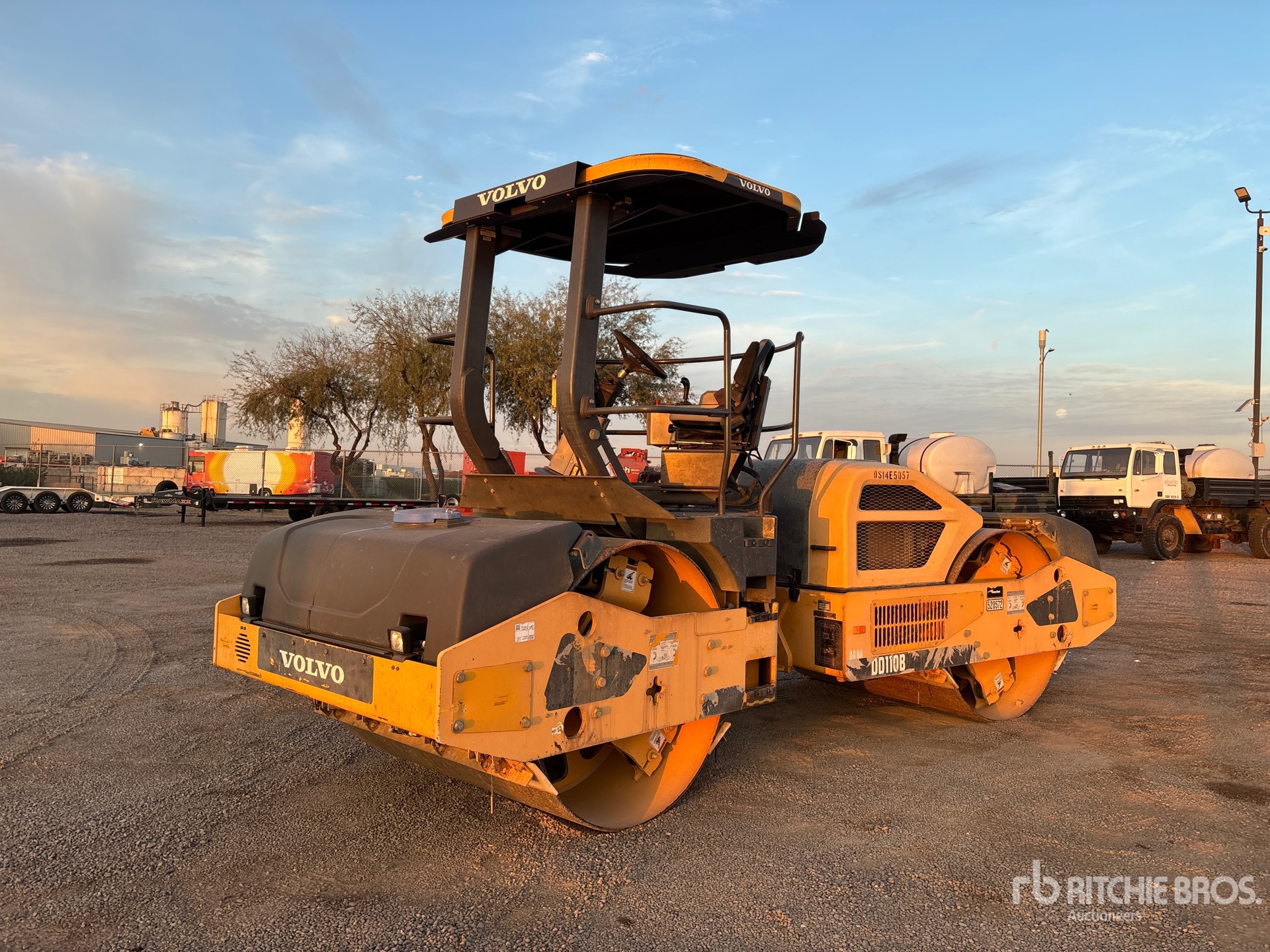 General Appearance with Bild, Ecke vorne links