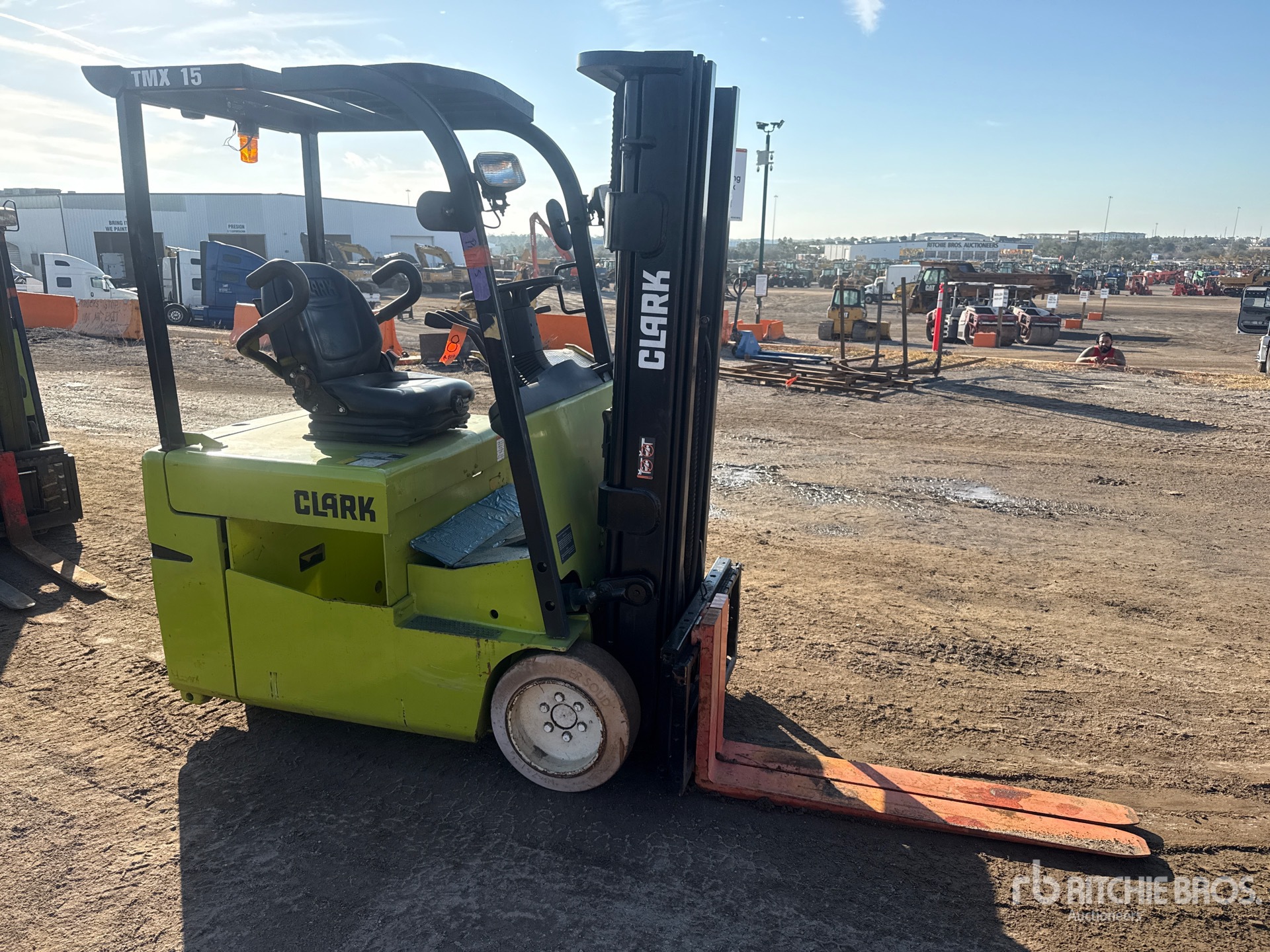 General Appearance with Bild, Ecke vorne rechts