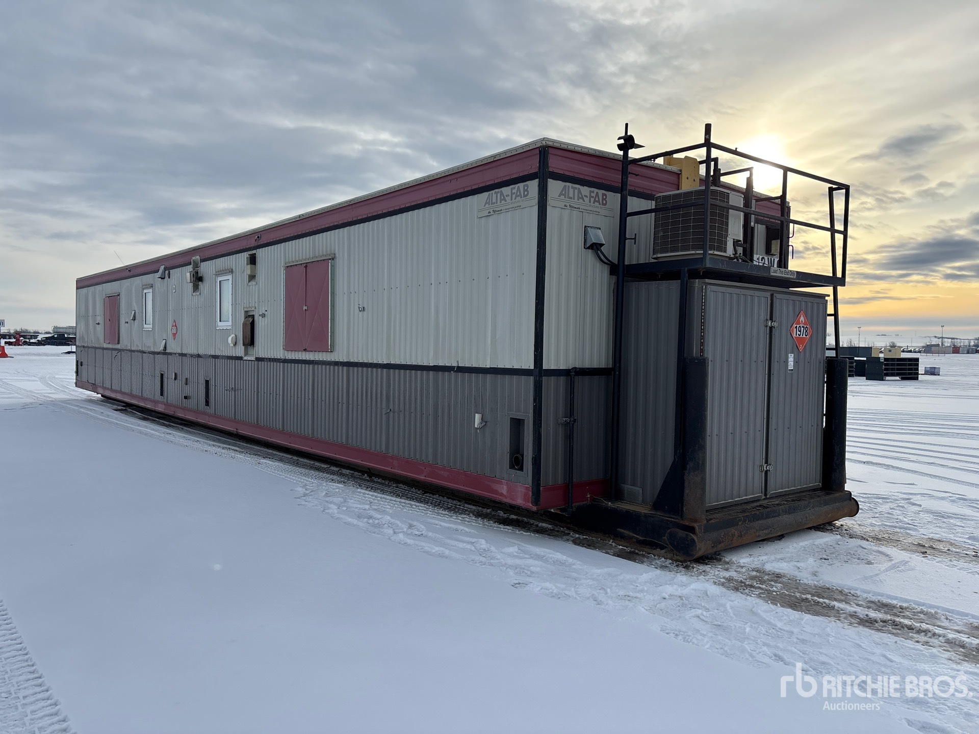 Aspect général with Image, coin avant droit