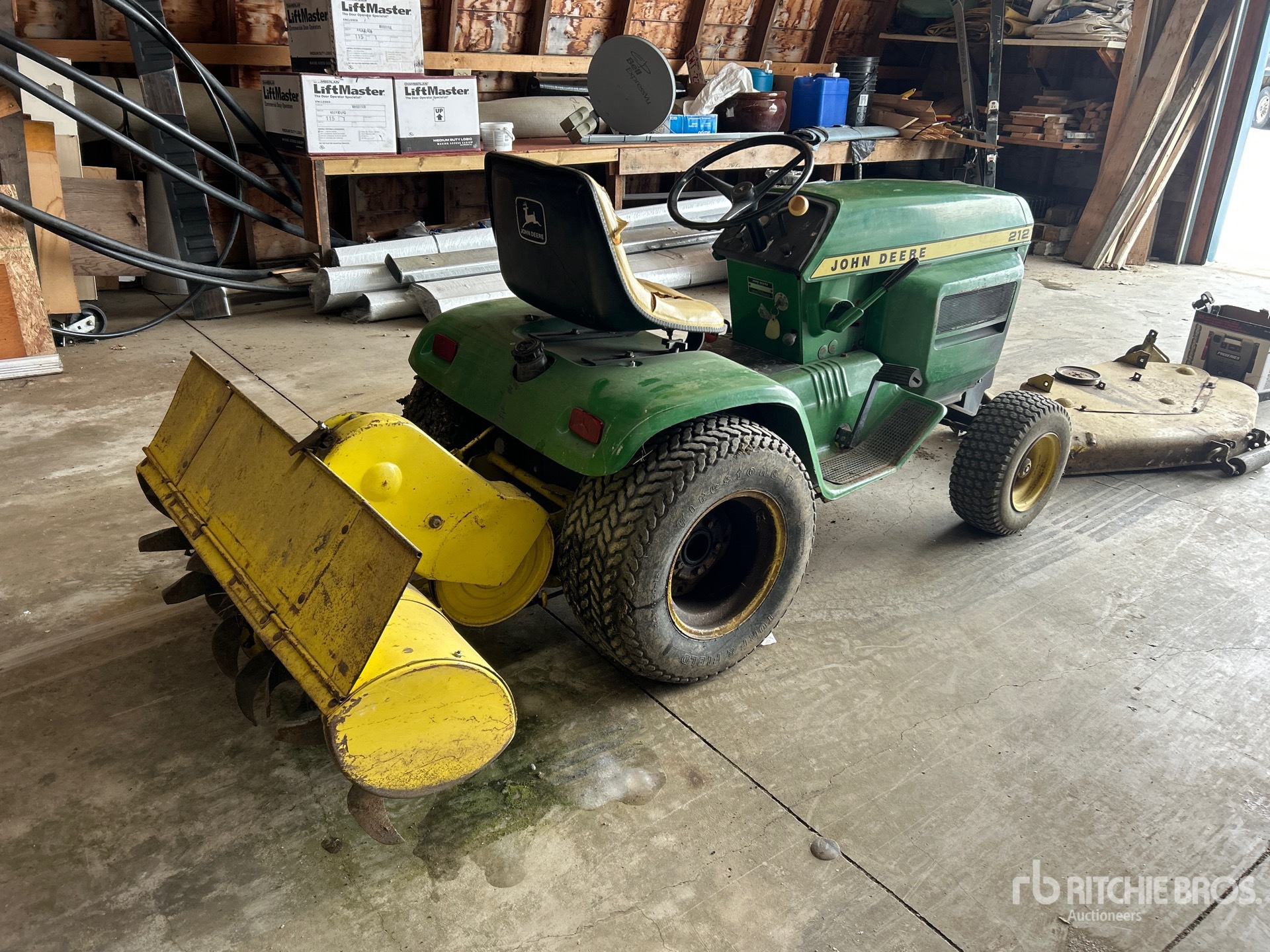 General Appearance with Image, coin arrière droit