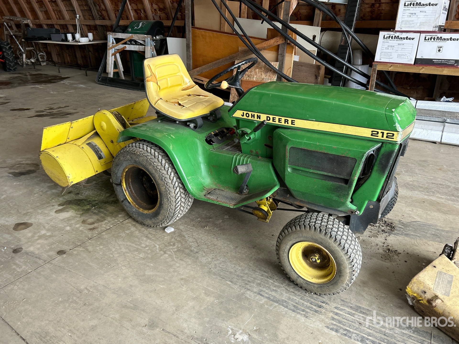 General Appearance with Image, coin avant droit