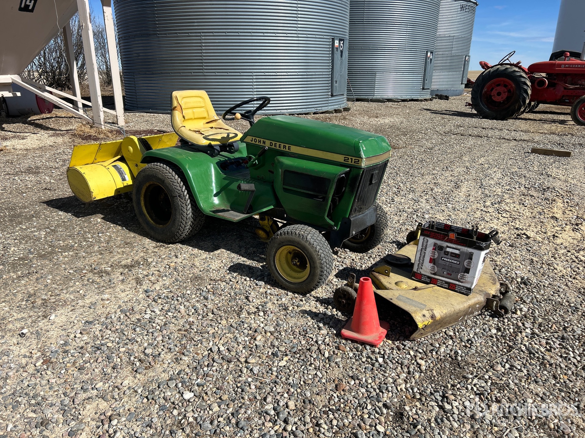 General Appearance with Picture, Right Front Corner