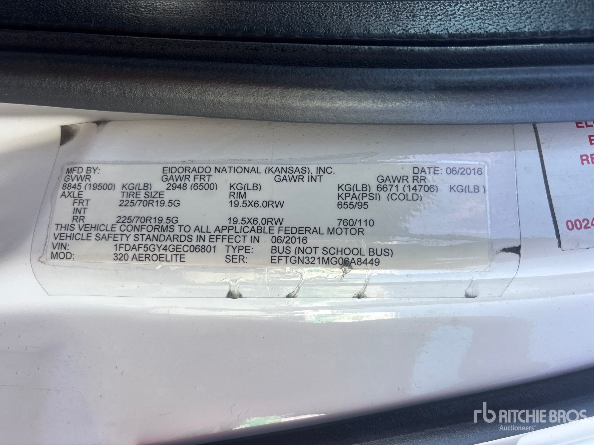 General Appearance with Numéro de série/Numéro d'identification du véhicule automobile