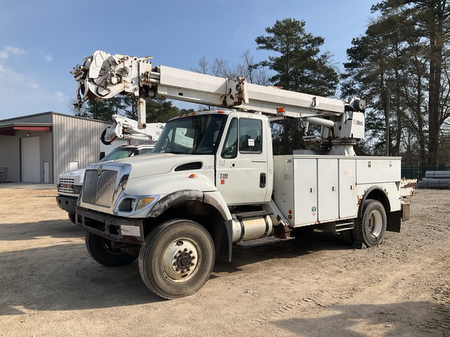Altec DM47 TR on 2007 International 7300 4x4 Digger Derrick Truck (Inoperable)