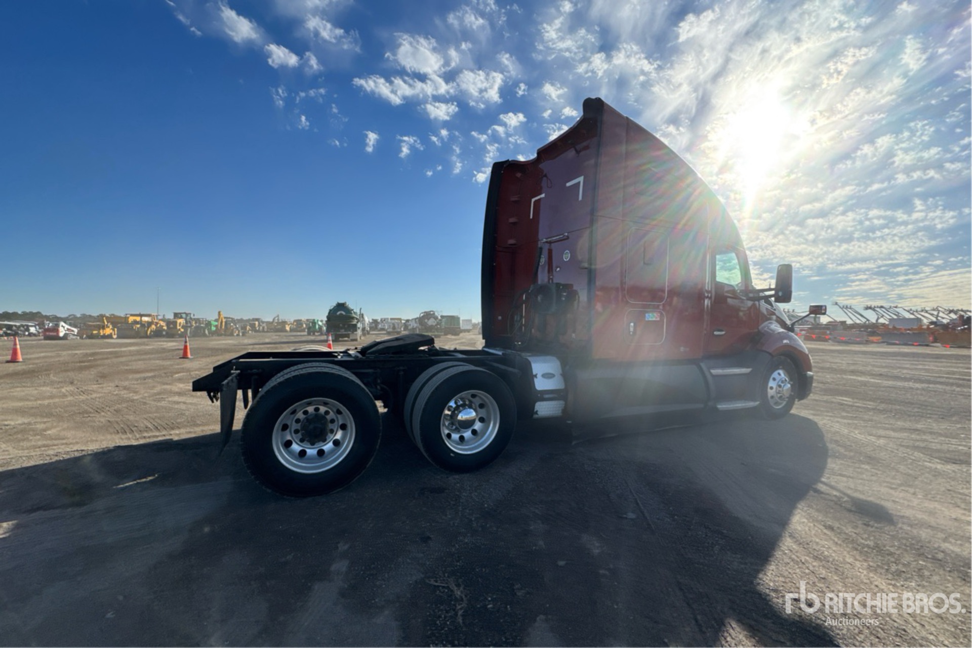 Aspect général with Image, coin arrière droit