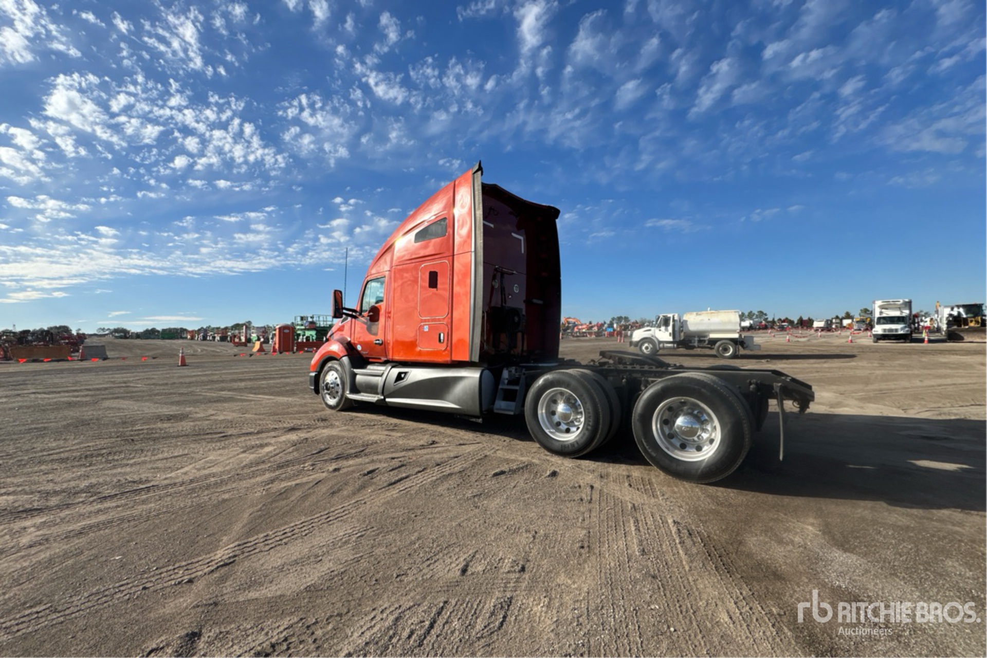 Aspect général with Image, coin arrière gauche