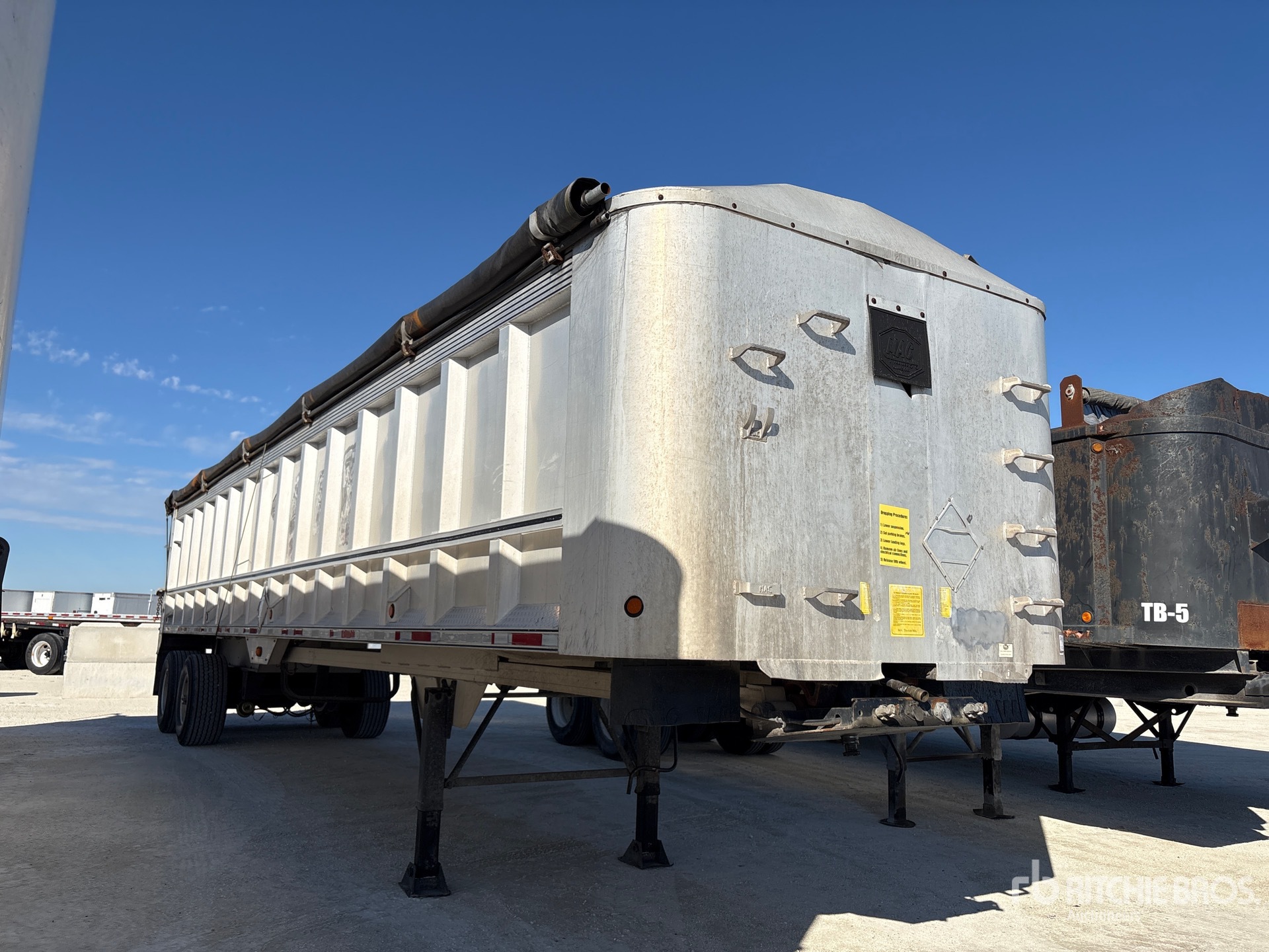 Aspect général with Image, coin avant droit