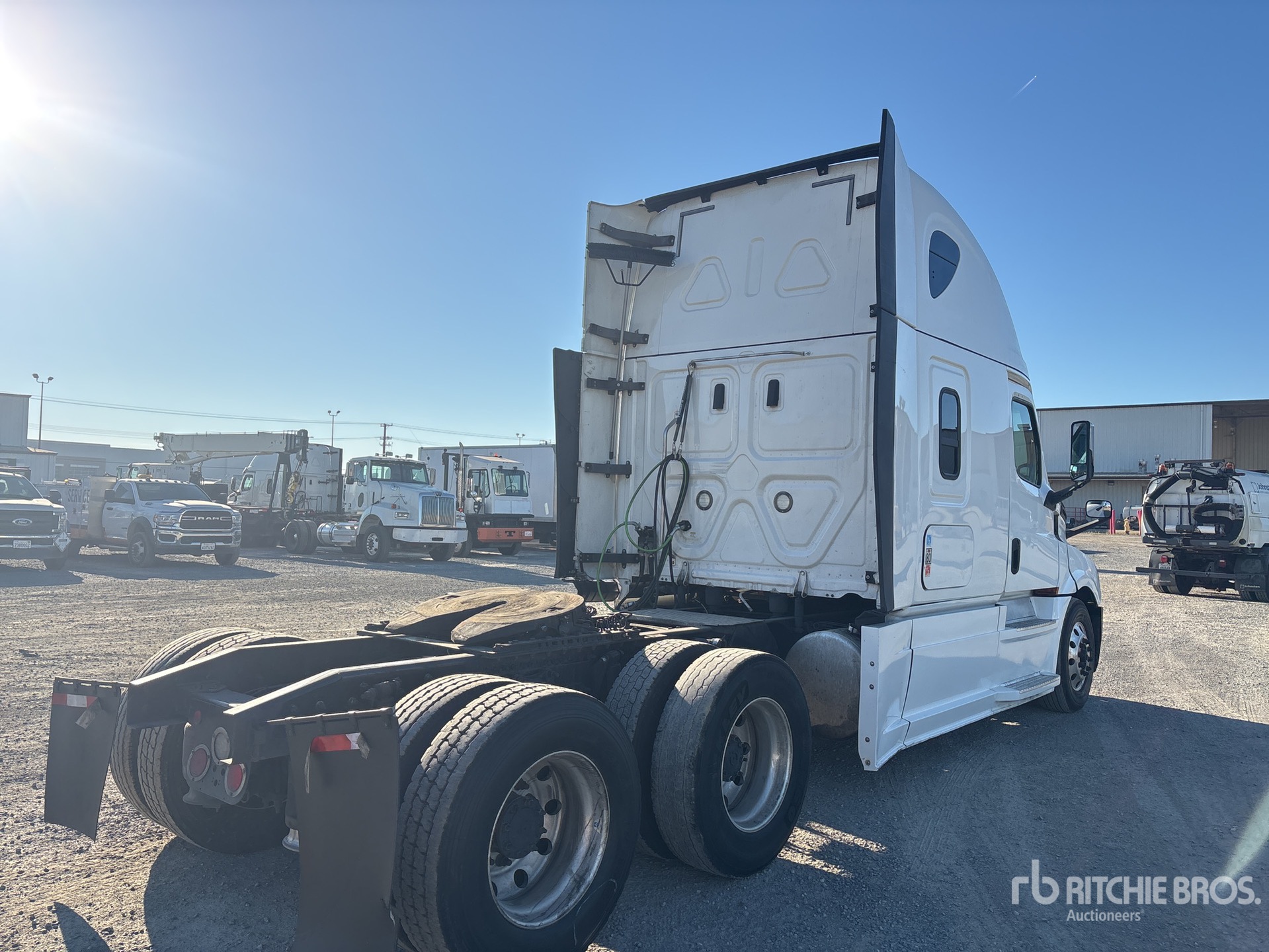 2020 Freightliner CASCADIA 126