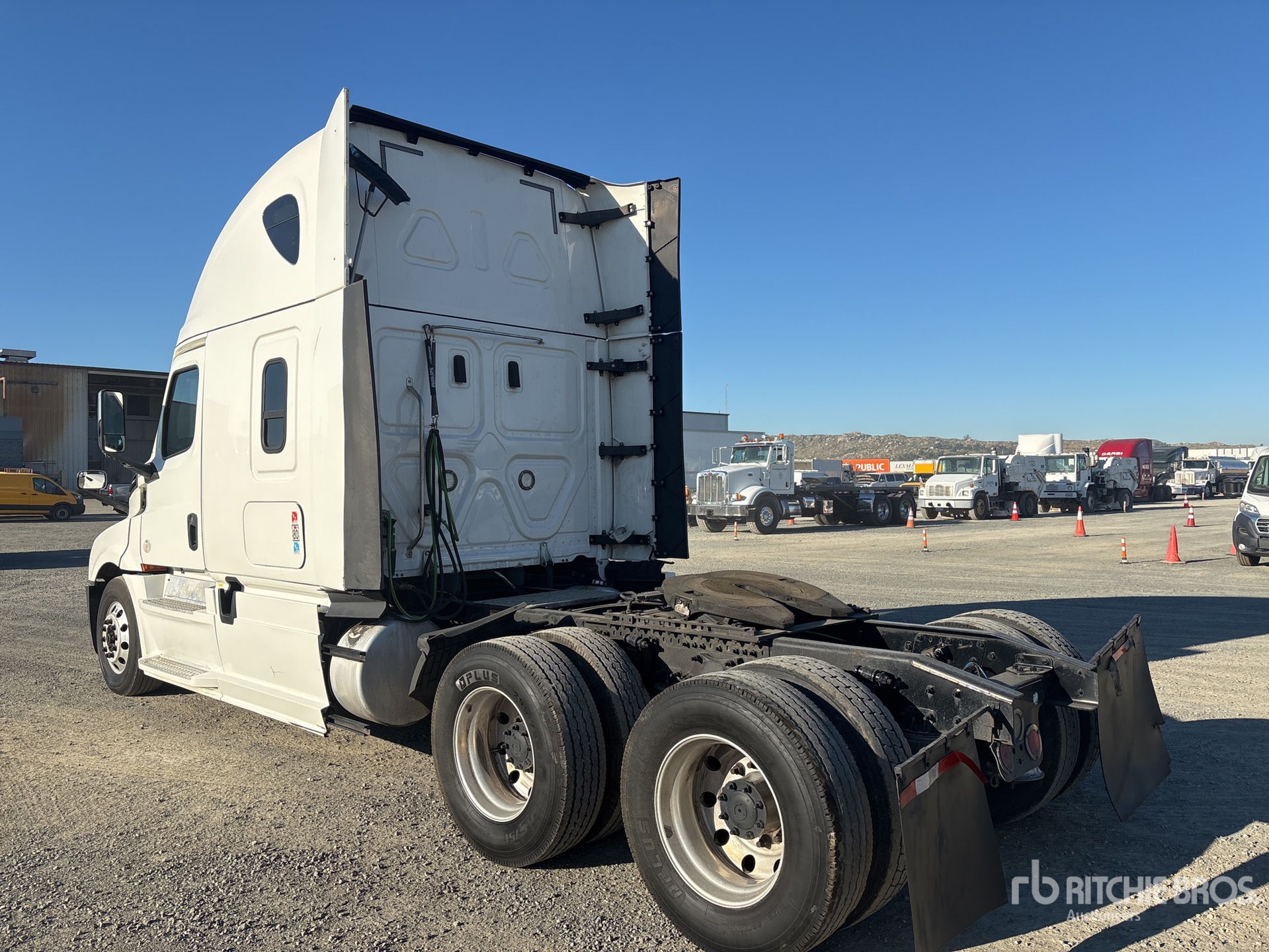 2020 Freightliner CASCADIA 126