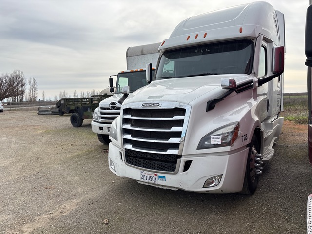 2022 Freightliner Cascadia 126 6x4 T/A Sleeper Truck Tractor (Inoperable)