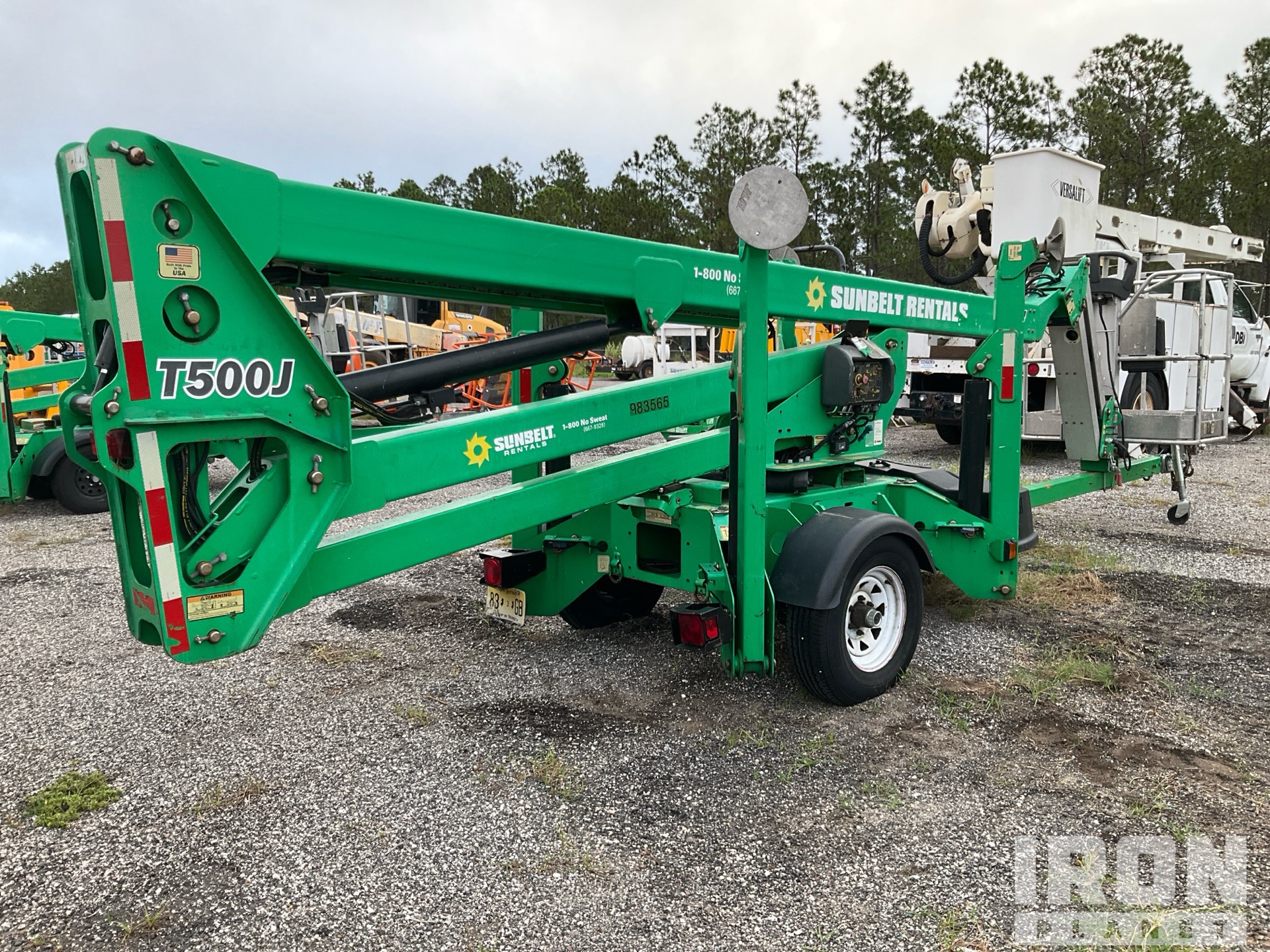 Aspect général with Image, coin arrière droit