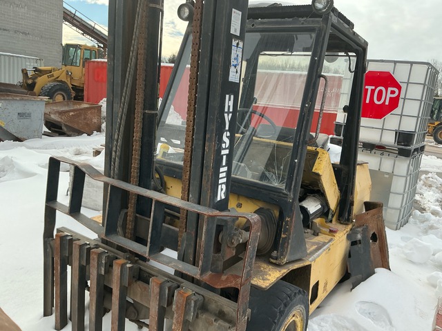 Hyster H90XLS 7600 lb Forklift (Inoperable)