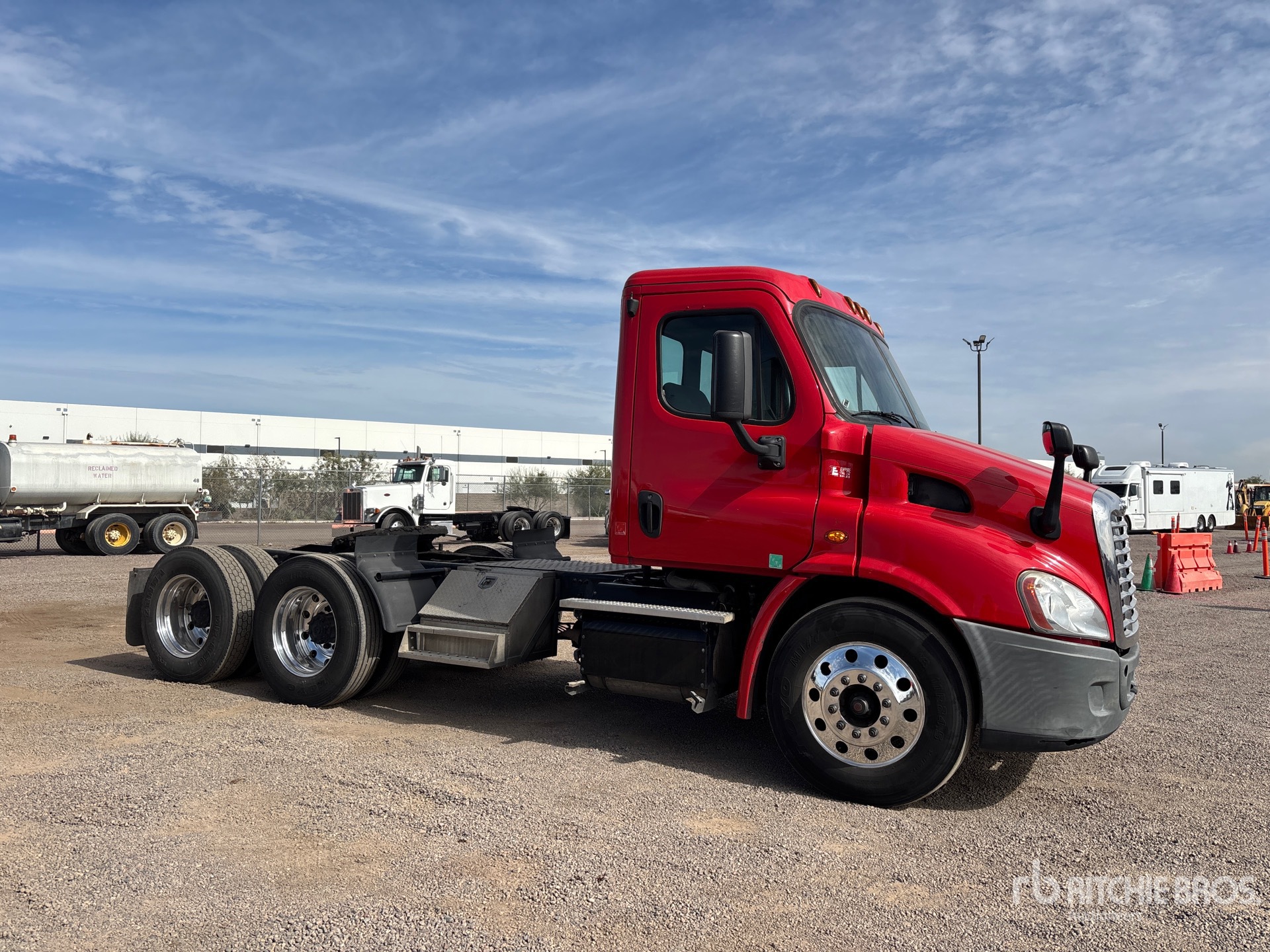 Aspect général with Image, coin avant droit