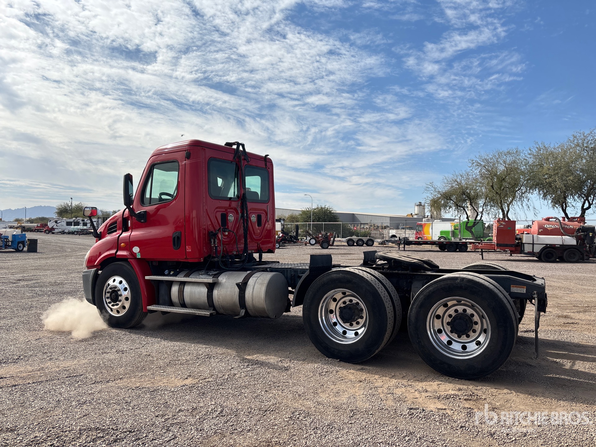 Aspect général with Image, coin arrière gauche