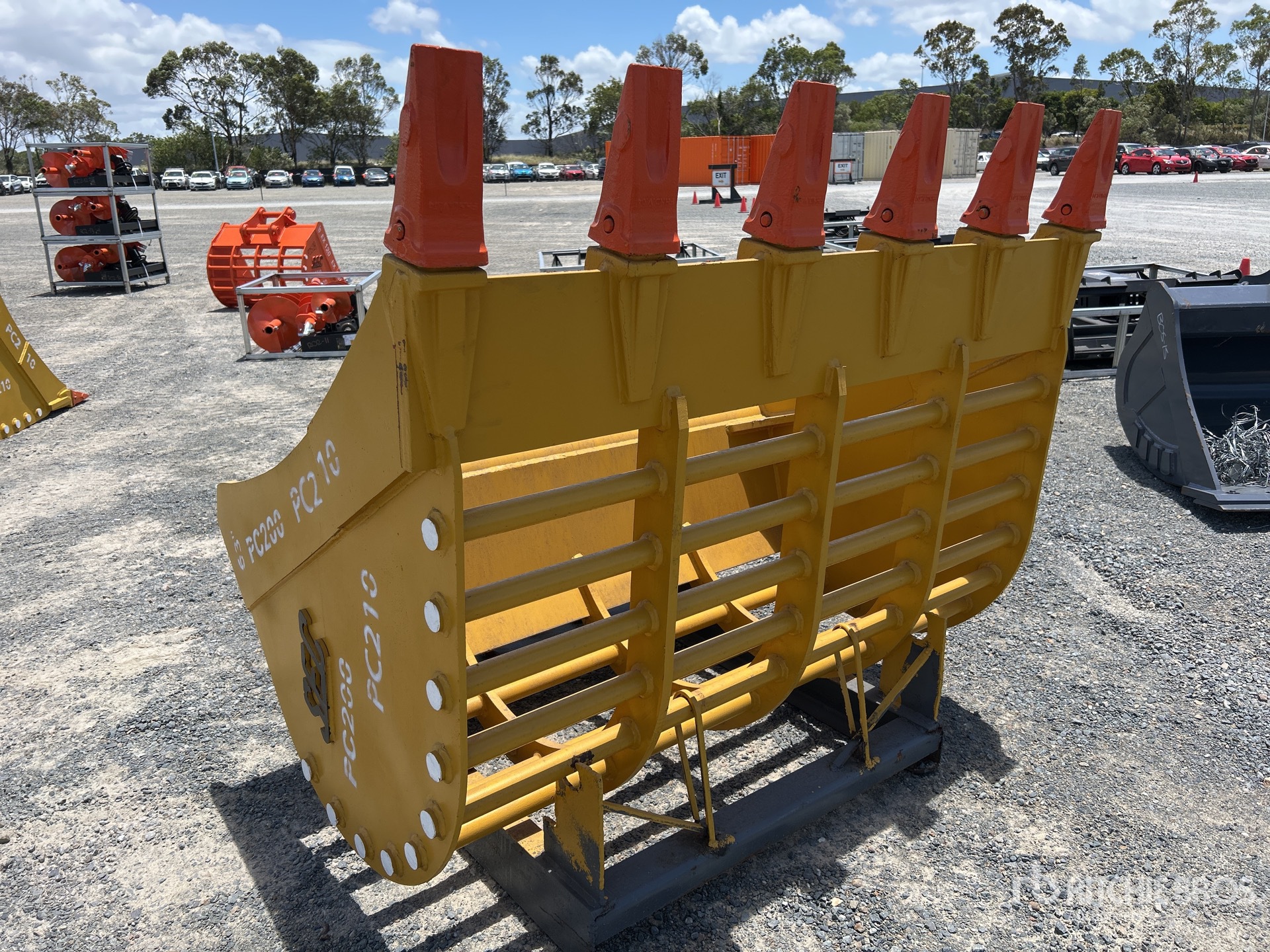 General Appearance with Picture, Right Front Corner