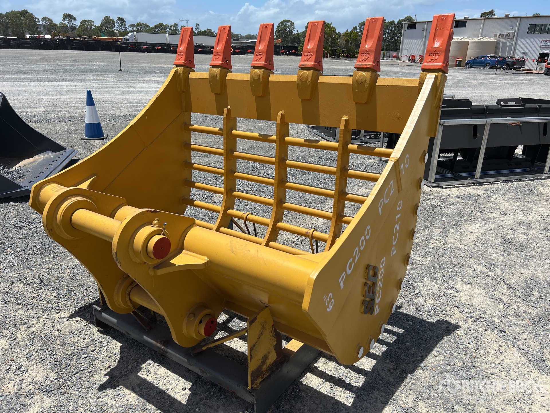 General Appearance with Picture, Right Rear Corner