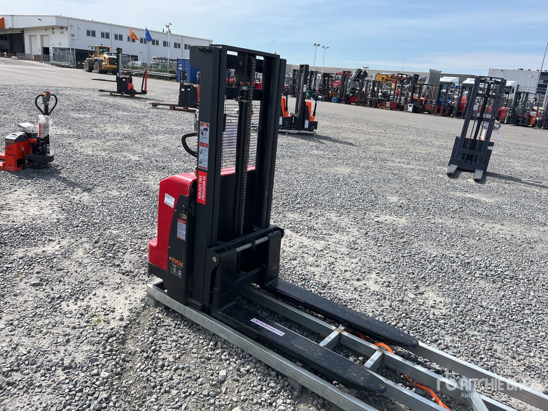 General Appearance with Picture, Right Front Corner