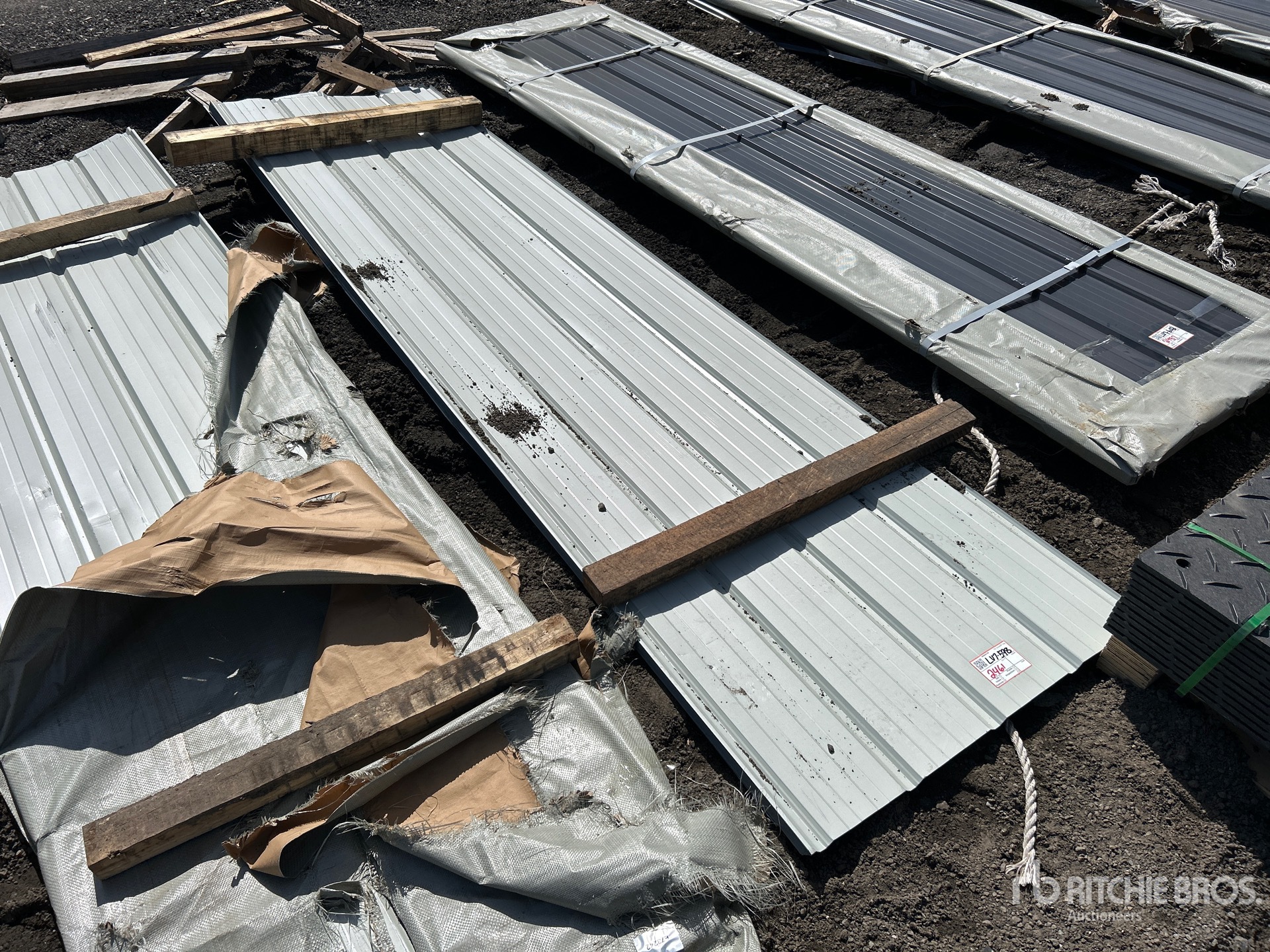 General Appearance with Foto, angolo posteriore sinistro