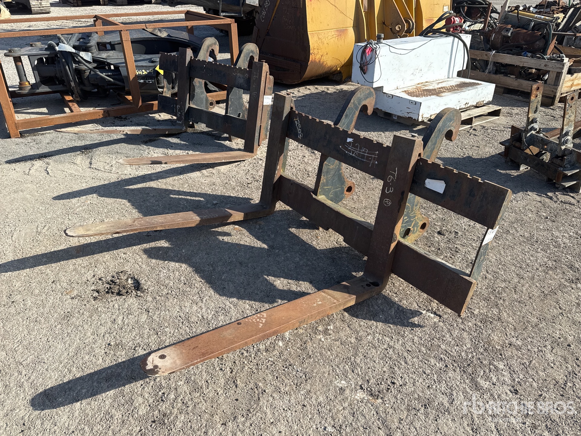 General Appearance with Bild, Ecke vorne links