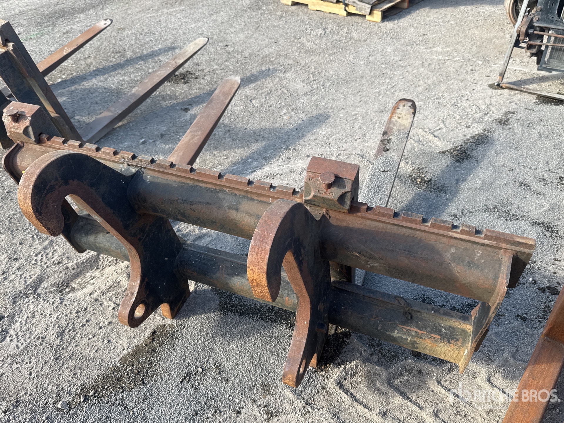 General Appearance with Bild, Ecke hinten rechts