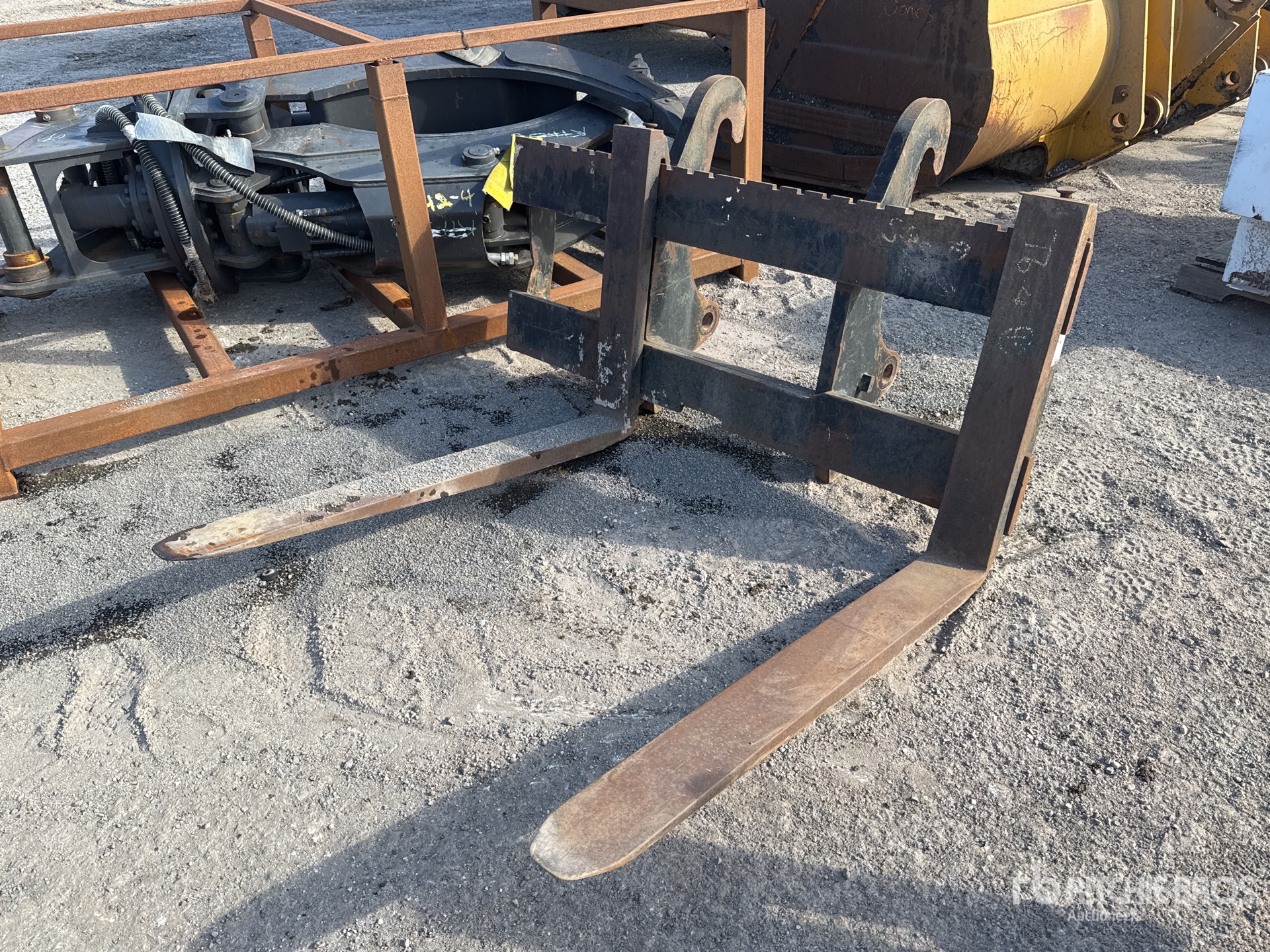 General Appearance with Bild, Ecke vorne links