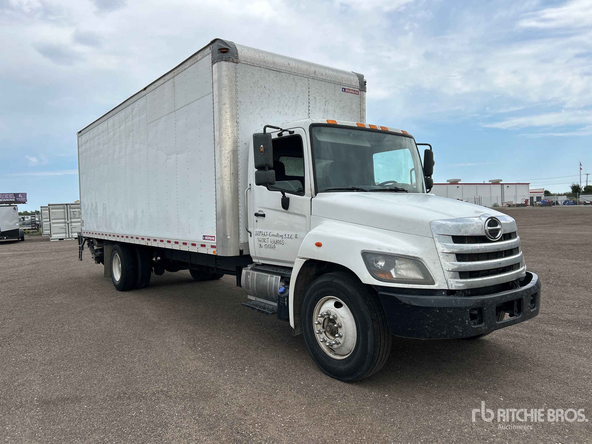 General Appearance with Bild, Ecke vorne rechts