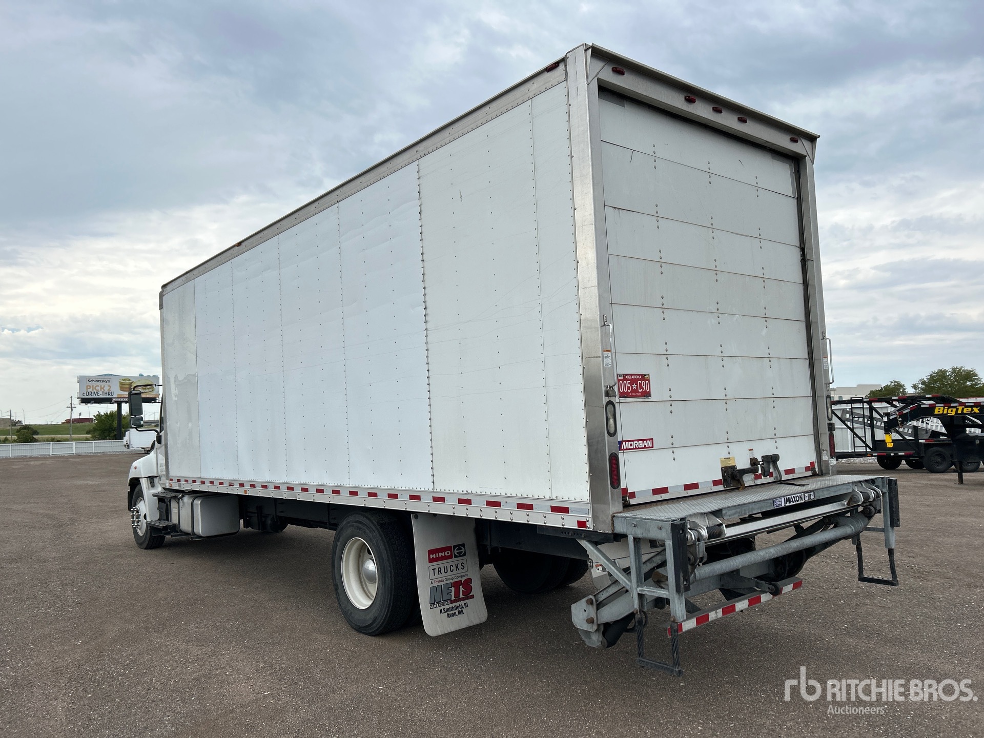 General Appearance with Bild, Ecke hinten links