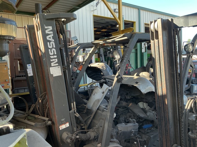 Nissan MP1F2A25DV 4300 lb Pneumatic Tire Forklift (Inoperable)