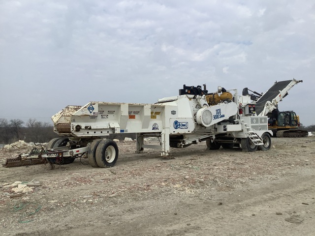 2015 Diamond Z DZH3000 T/A 2006 Silver Eagle VAST20W Dolly Horizontal Grinder