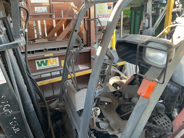 2008 (unverified) Toyota 8FDU32 Pneumatic Tire Forklift (Inoperable)