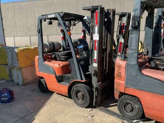 Nissan MP1F1A15DV 2500 lb Pneumatic Tire Forklift