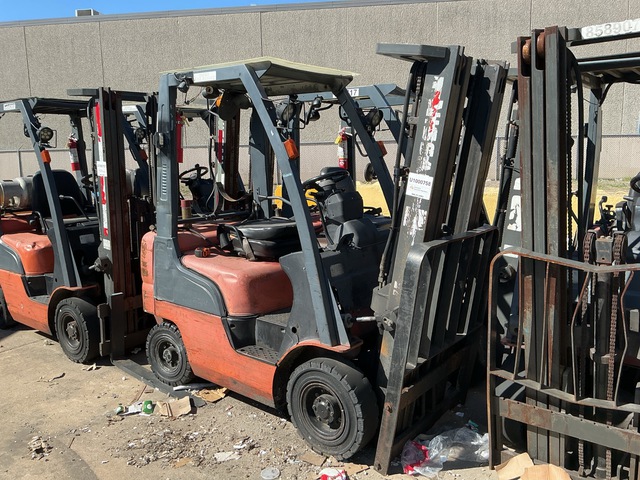 Nissan MP1F1A15DV 2700 lb Pneumatic Tire Forklift