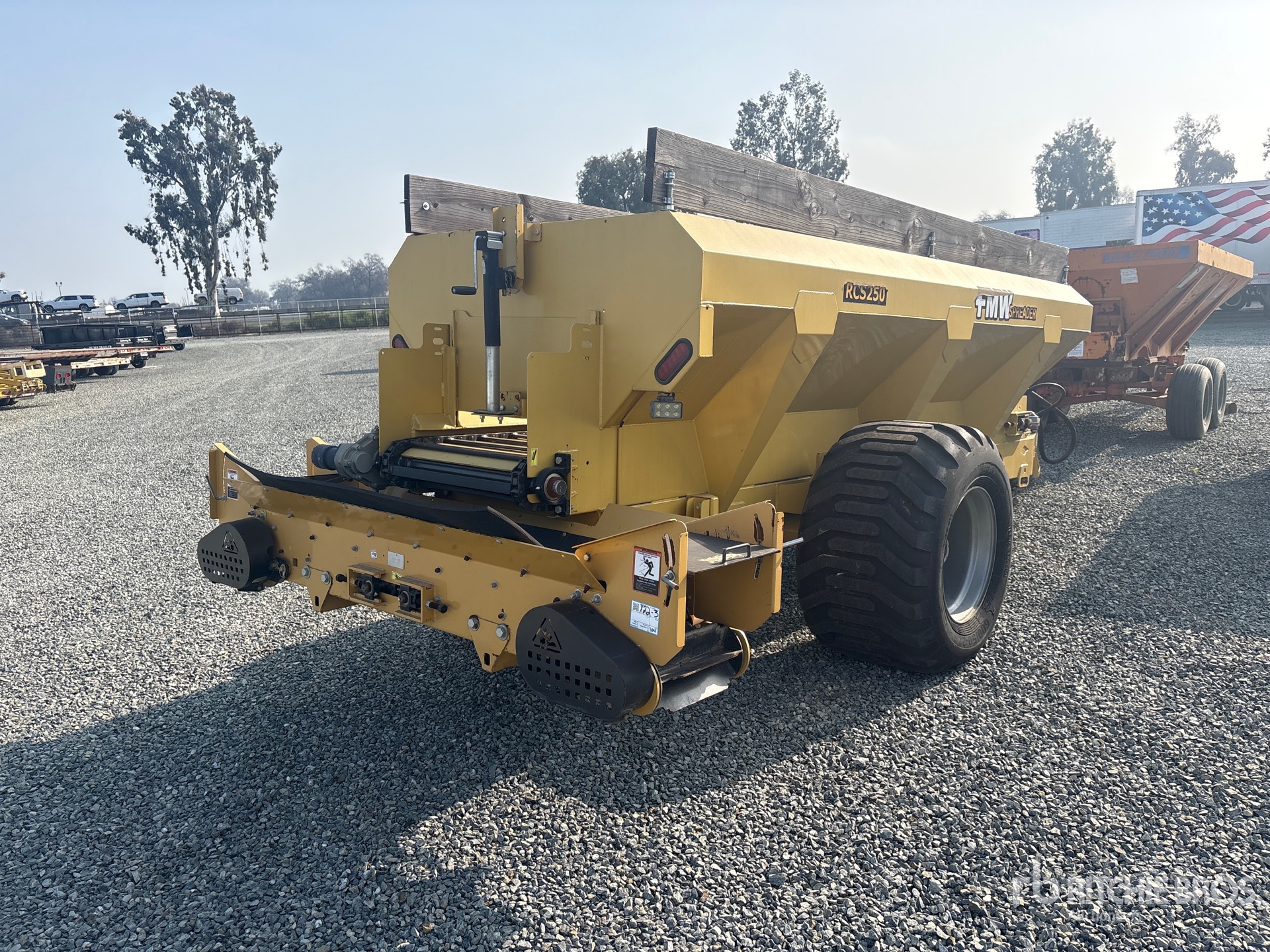 General Appearance with Foto, angolo anteriore sinistro