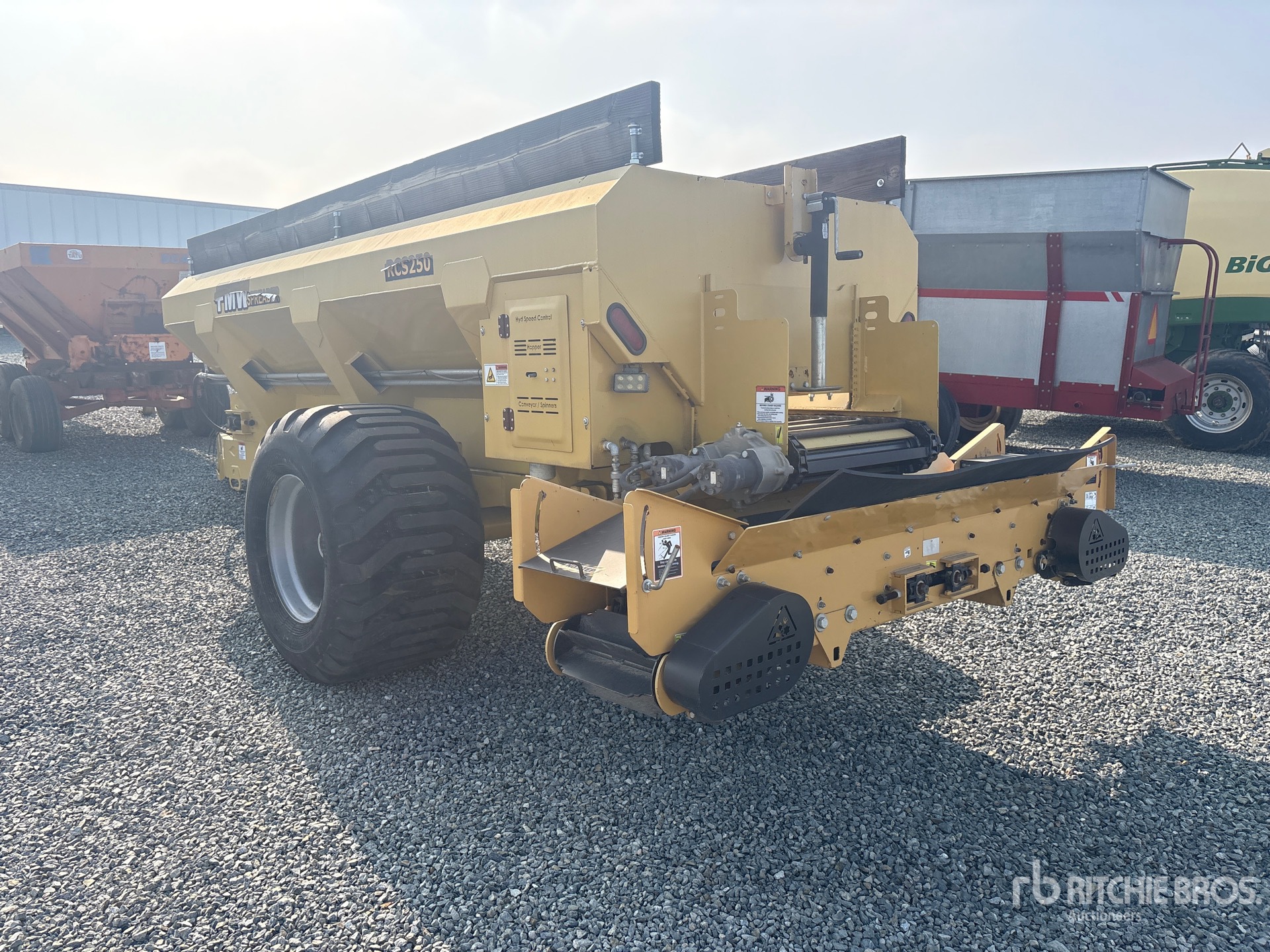 General Appearance with Foto, angolo posteriore sinistro